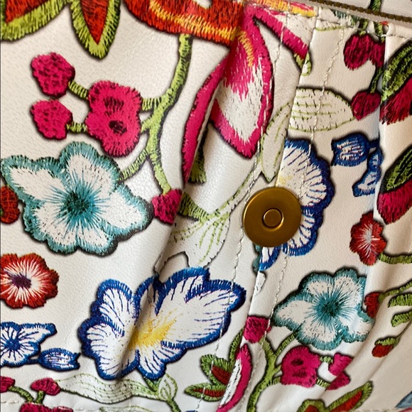American Floral Women's Bag With guitar strap NWT - Picture 13 of 15